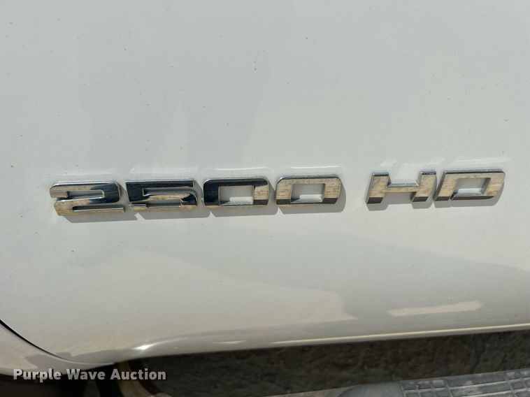 image for item DR4670 2013 Chevrolet Silverado 2500HD  Crew Cab pickup truck