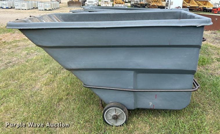 image for item DR4677 (3) Rubbermaid 1036 refuse totes