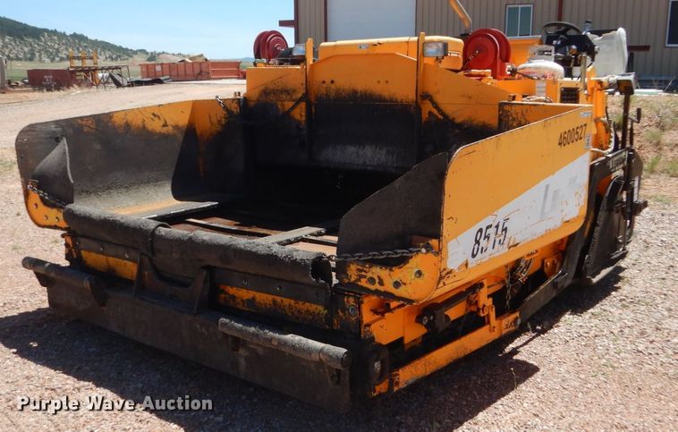 image for item HI9819 2005 LeeBoy 8515  paver