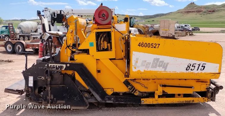 image for item HI9819 2005 LeeBoy 8515  paver