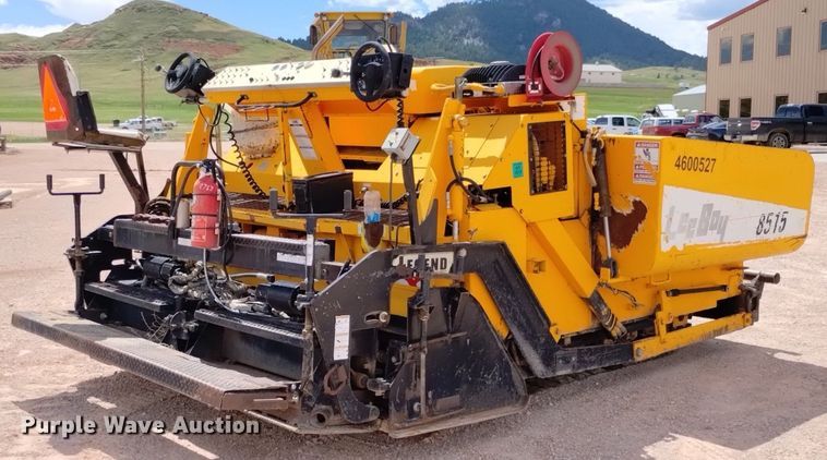 image for item HI9819 2005 LeeBoy 8515  paver