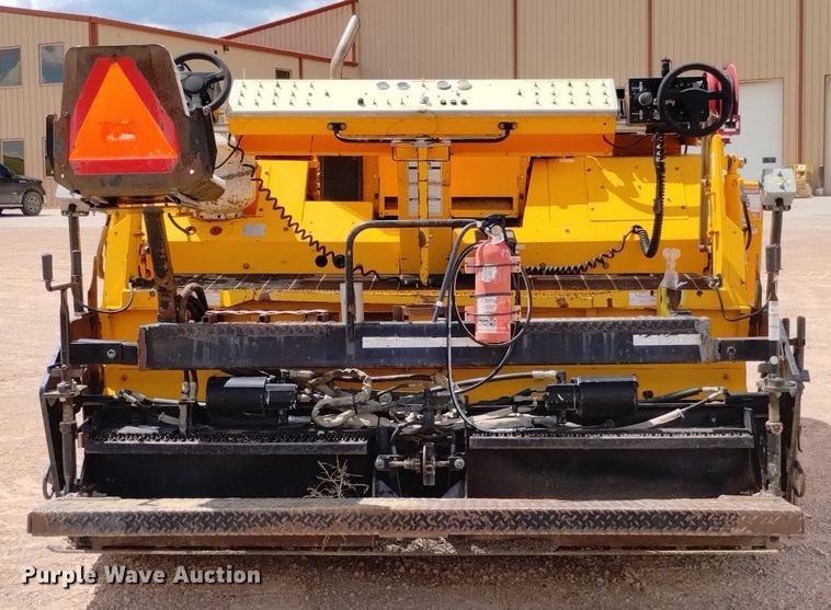 image for item HI9819 2005 LeeBoy 8515  paver