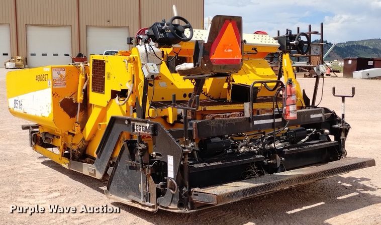 image for item HI9819 2005 LeeBoy 8515  paver