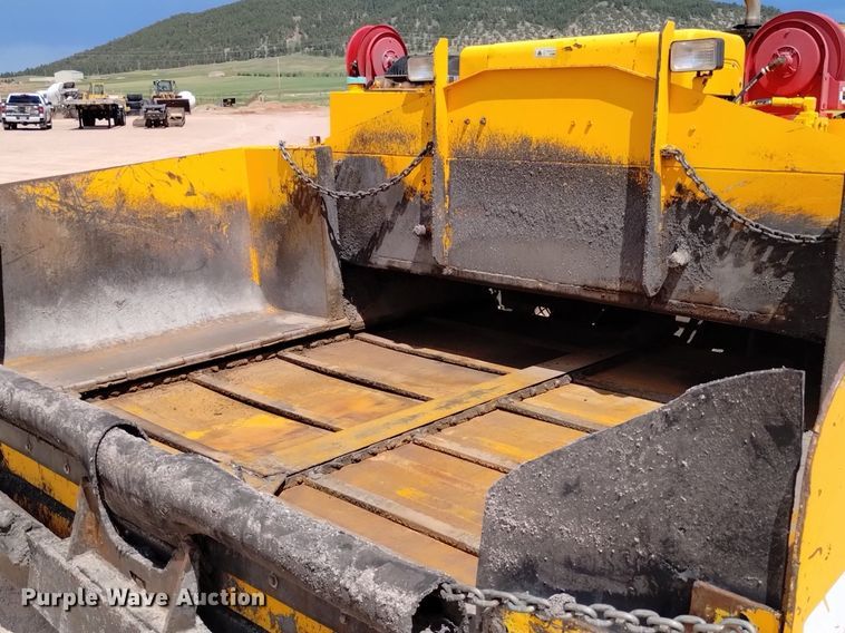 image for item HI9819 2005 LeeBoy 8515  paver