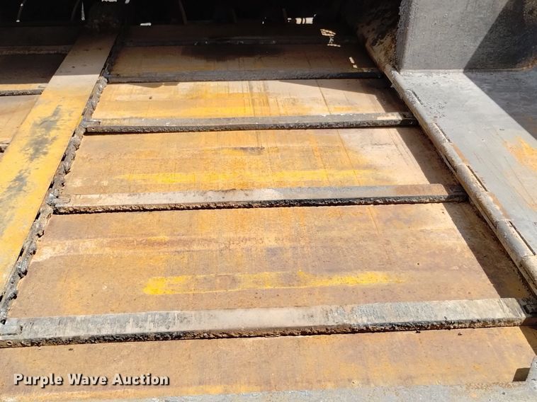 image for item HI9819 2005 LeeBoy 8515  paver