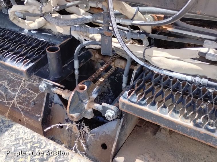 image for item HI9819 2005 LeeBoy 8515  paver