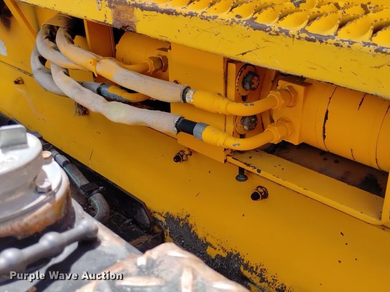 image for item HI9819 2005 LeeBoy 8515  paver