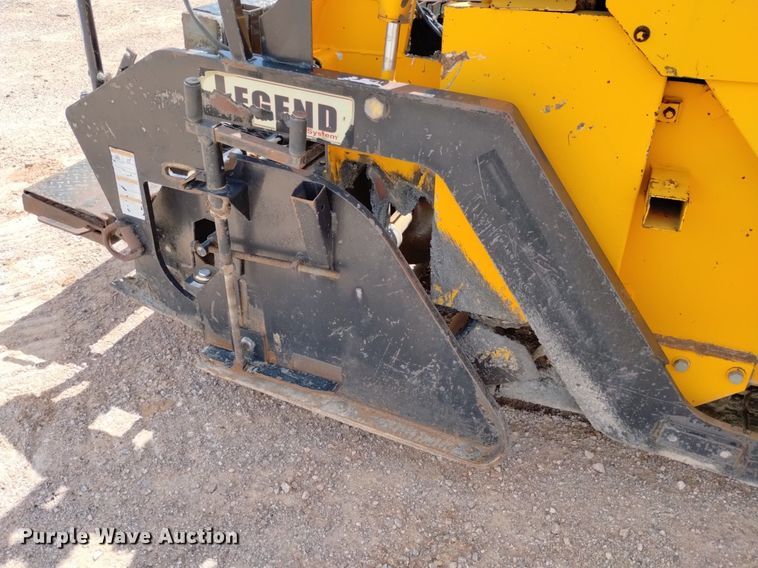 image for item HI9819 2005 LeeBoy 8515  paver