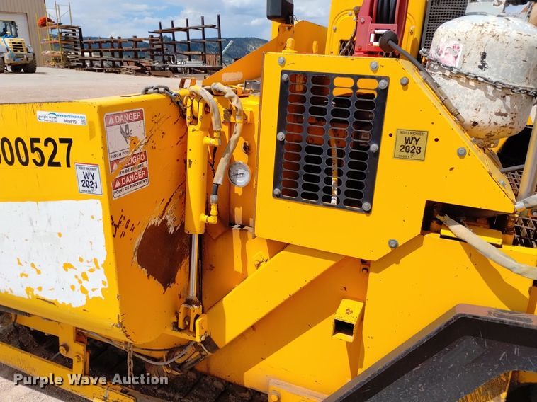 image for item HI9819 2005 LeeBoy 8515  paver