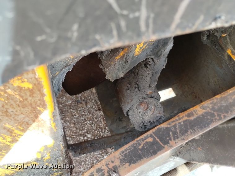 image for item HI9819 2005 LeeBoy 8515  paver