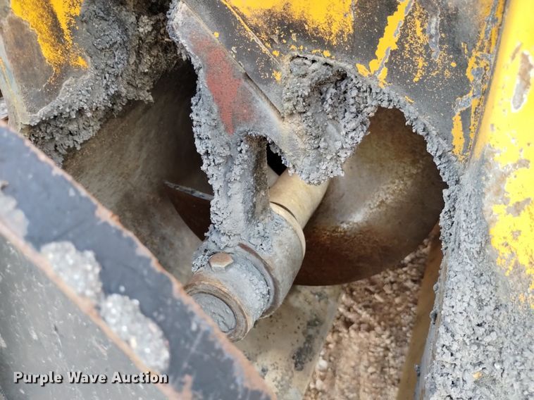 image for item HI9819 2005 LeeBoy 8515  paver