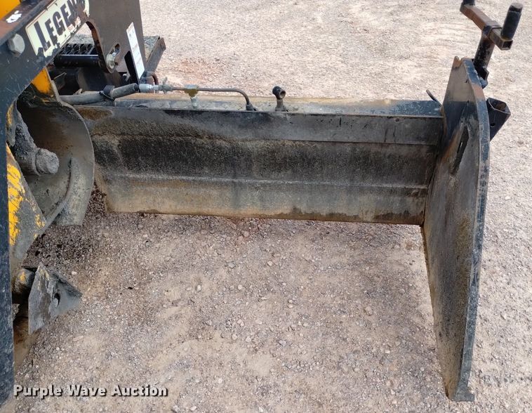 image for item HI9819 2005 LeeBoy 8515  paver