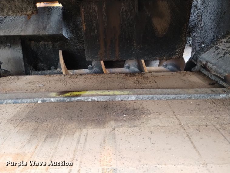 image for item HI9819 2005 LeeBoy 8515  paver