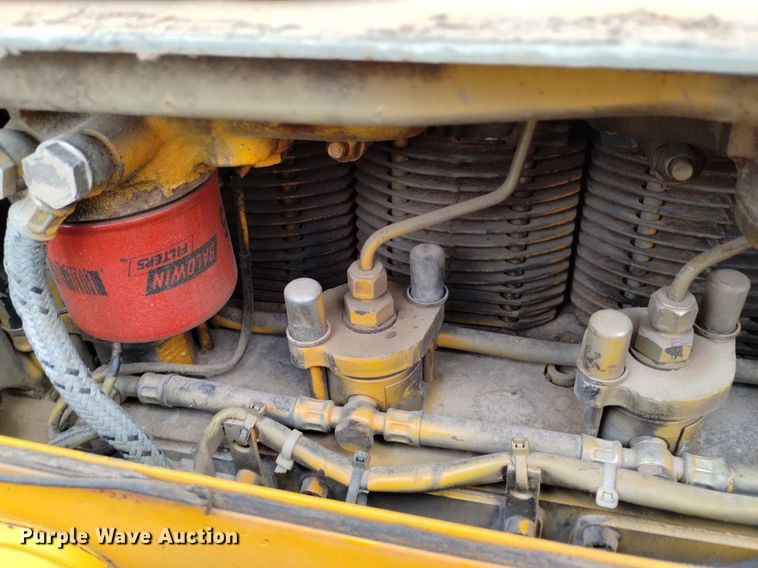 image for item HI9819 2005 LeeBoy 8515  paver