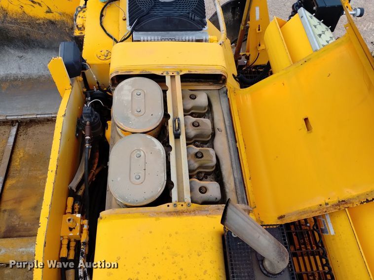 image for item HI9819 2005 LeeBoy 8515  paver