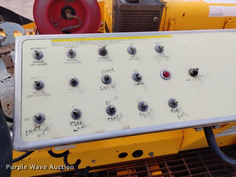 image for item HI9819 2005 LeeBoy 8515  paver