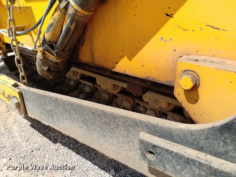 image for item HI9819 2005 LeeBoy 8515  paver