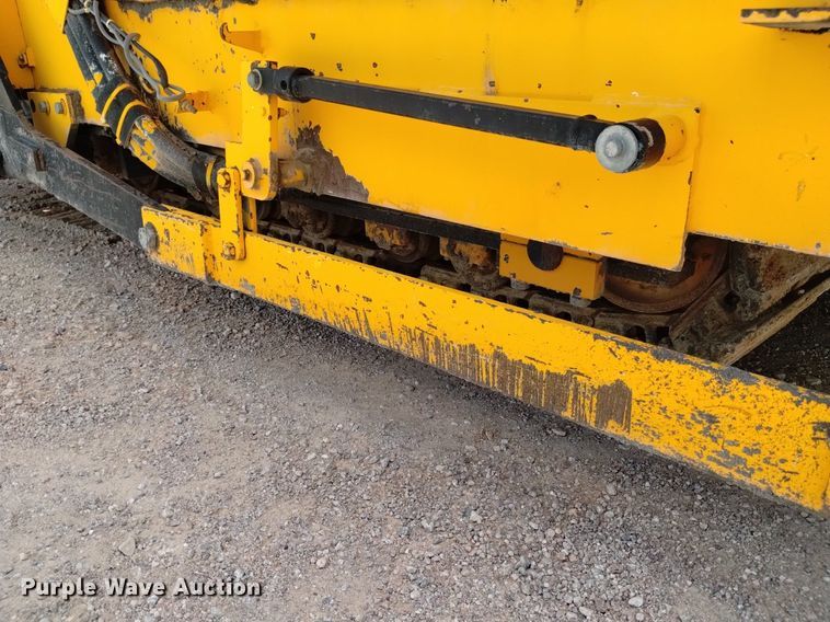 image for item HI9819 2005 LeeBoy 8515  paver