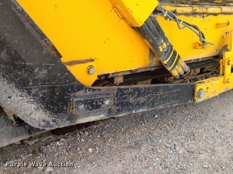 image for item HI9819 2005 LeeBoy 8515  paver