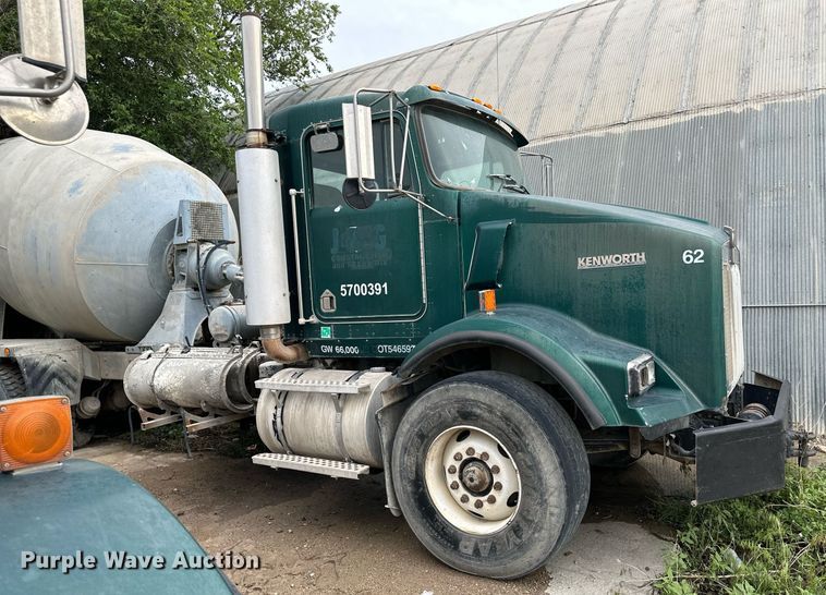 image for item JD9100 2003 Kenworth T800  ready mix truck