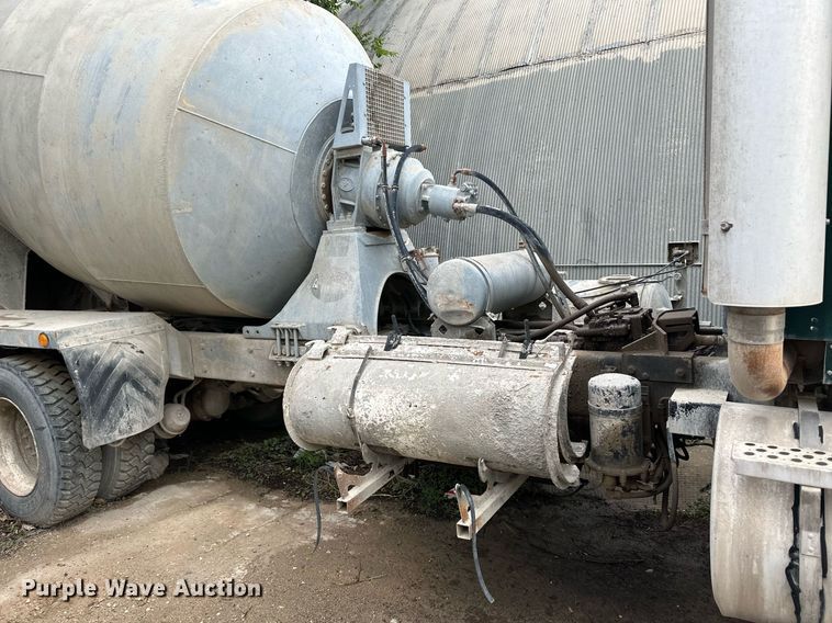 image for item JD9100 2003 Kenworth T800  ready mix truck