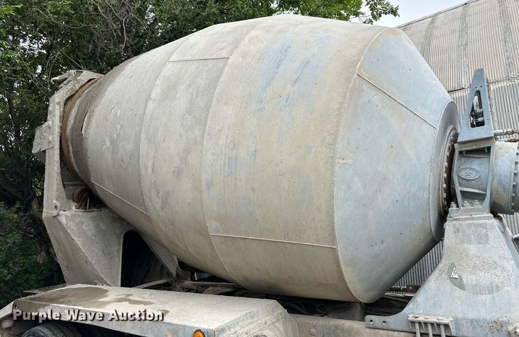 image for item JD9100 2003 Kenworth T800  ready mix truck