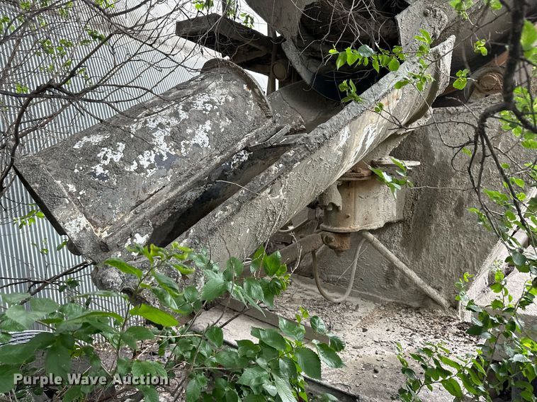 image for item JD9100 2003 Kenworth T800  ready mix truck