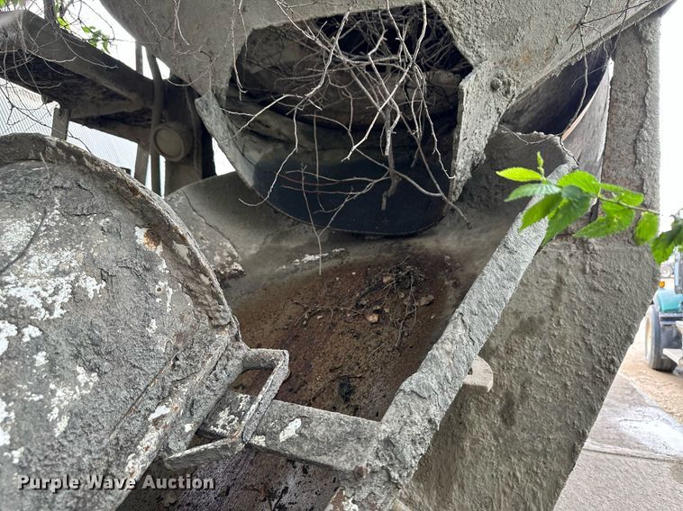 image for item JD9100 2003 Kenworth T800  ready mix truck