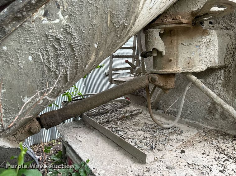 image for item JD9100 2003 Kenworth T800  ready mix truck