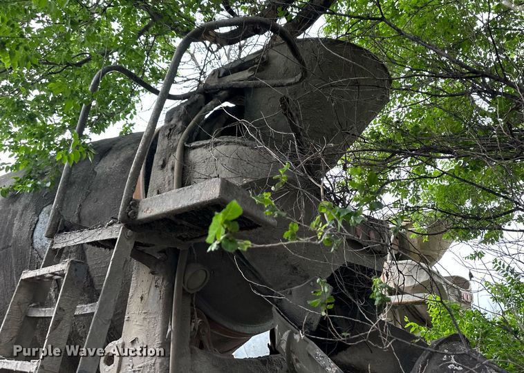 image for item JD9100 2003 Kenworth T800  ready mix truck