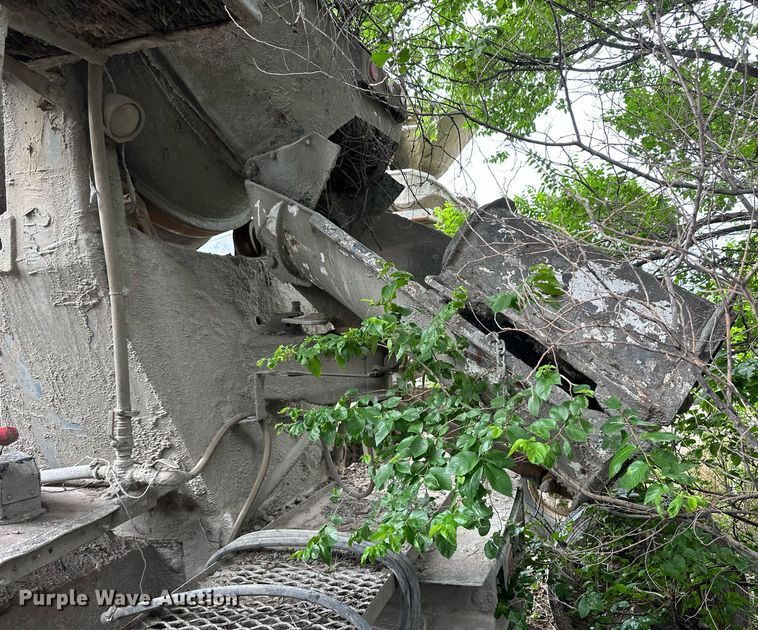 image for item JD9100 2003 Kenworth T800  ready mix truck