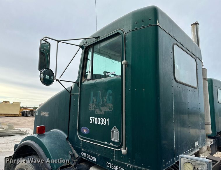 image for item JD9100 2003 Kenworth T800  ready mix truck