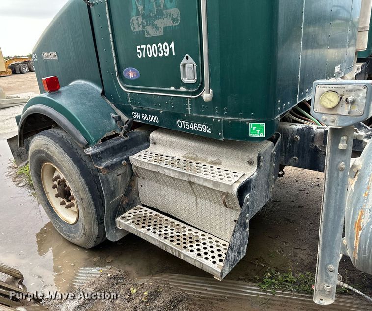 image for item JD9100 2003 Kenworth T800  ready mix truck