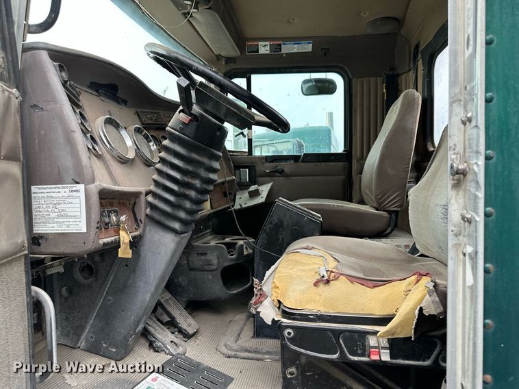 image for item JD9100 2003 Kenworth T800  ready mix truck