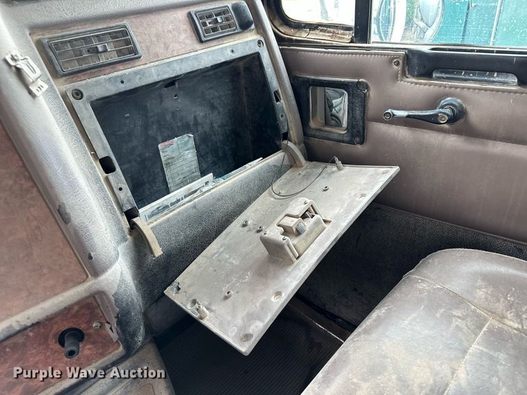 image for item JD9100 2003 Kenworth T800  ready mix truck