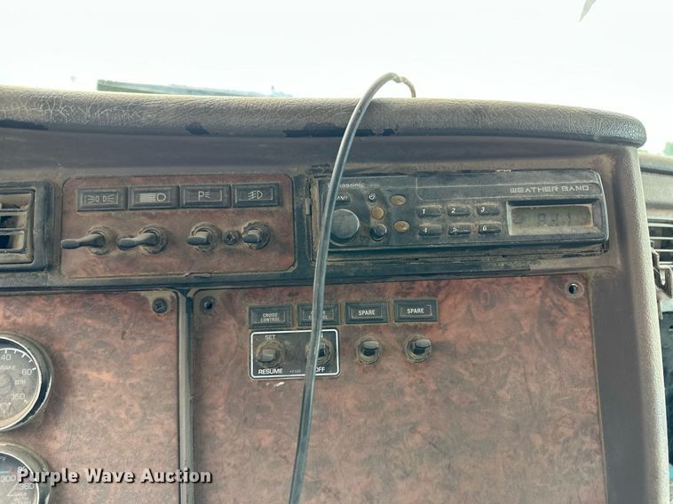 image for item JD9100 2003 Kenworth T800  ready mix truck