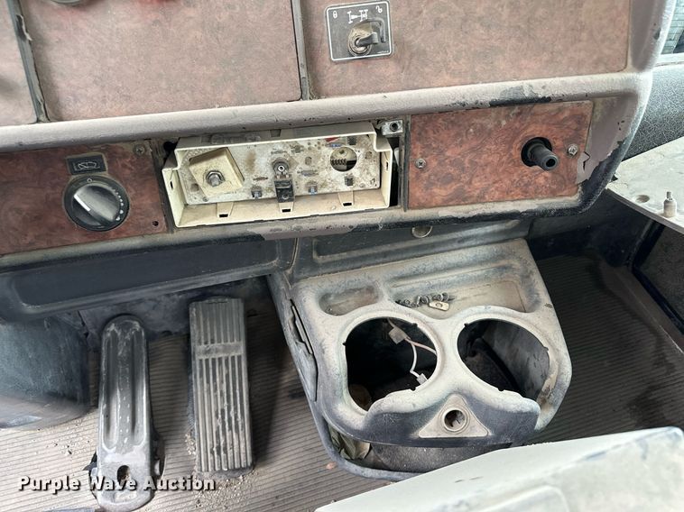 image for item JD9100 2003 Kenworth T800  ready mix truck