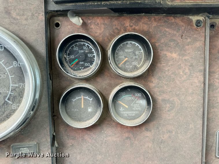 image for item JD9100 2003 Kenworth T800  ready mix truck