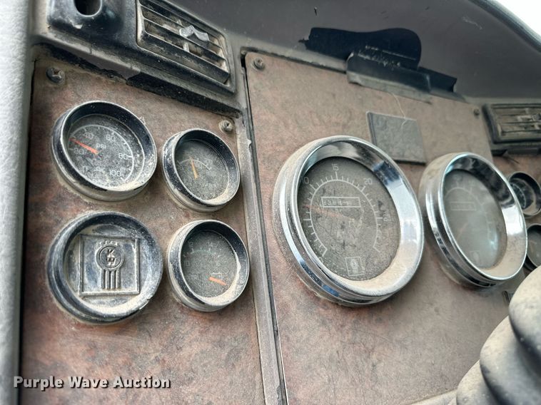 image for item JD9100 2003 Kenworth T800  ready mix truck