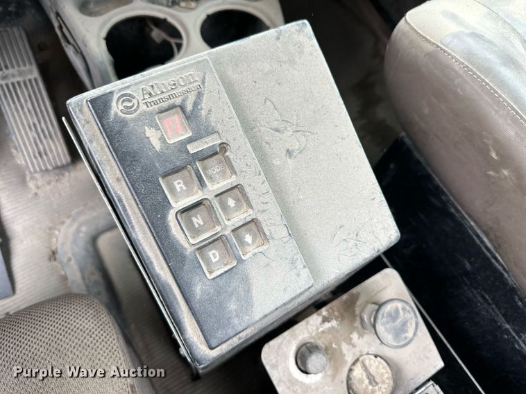 image for item JD9100 2003 Kenworth T800  ready mix truck