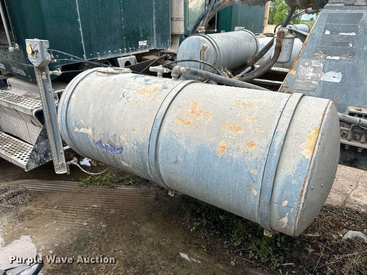 image for item JD9100 2003 Kenworth T800  ready mix truck