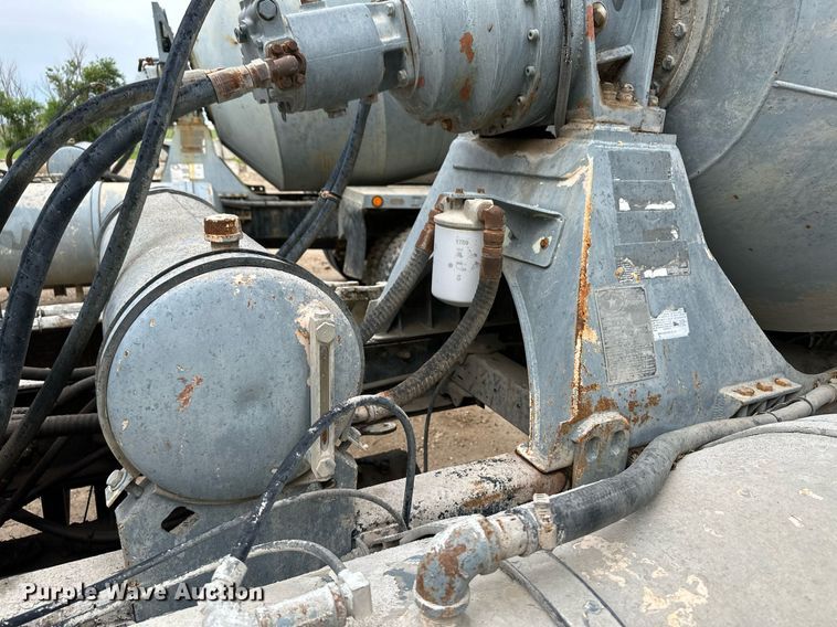 image for item JD9100 2003 Kenworth T800  ready mix truck