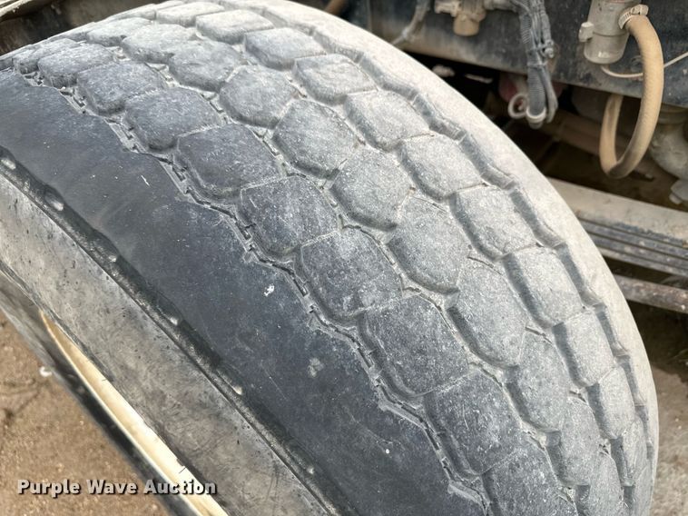 image for item JD9100 2003 Kenworth T800  ready mix truck