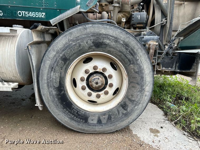 image for item JD9100 2003 Kenworth T800  ready mix truck