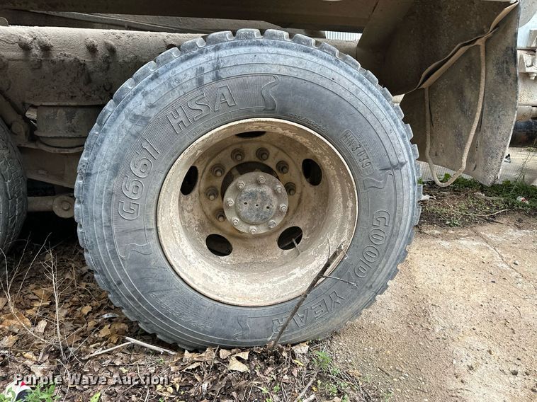 image for item JD9100 2003 Kenworth T800  ready mix truck