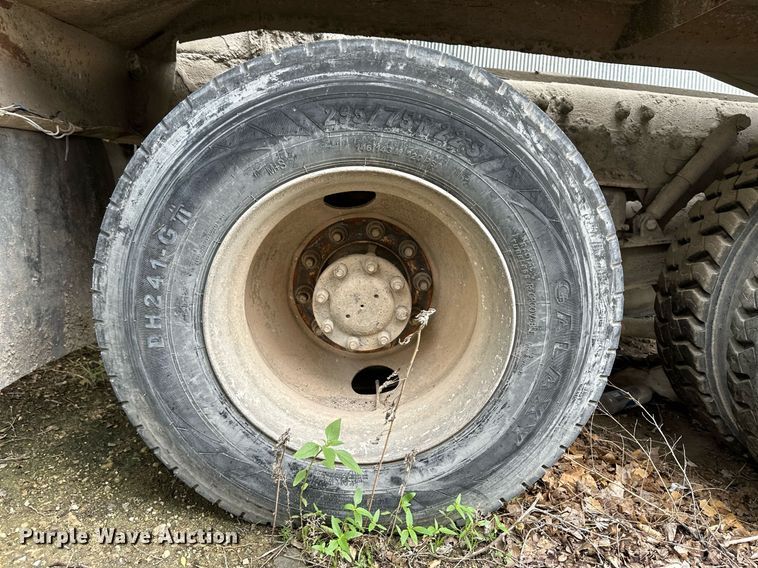 image for item JD9100 2003 Kenworth T800  ready mix truck