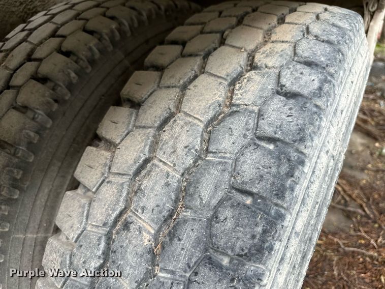 image for item JD9100 2003 Kenworth T800  ready mix truck