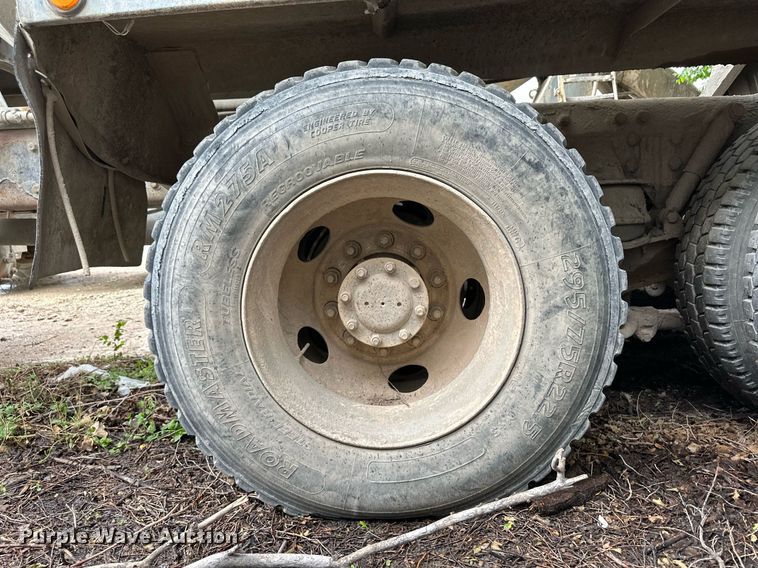 image for item JD9100 2003 Kenworth T800  ready mix truck