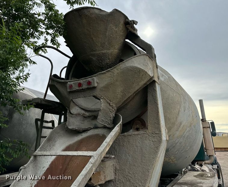 image for item JD9101 2003 Kenworth T800  ready mix truck