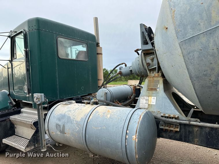 image for item JD9101 2003 Kenworth T800  ready mix truck